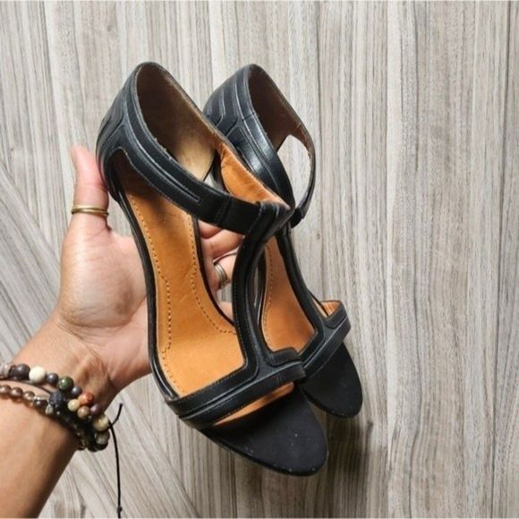 GIVENCHY T Strap Trim Leather Sandal/Heel - Picture 8 of 12